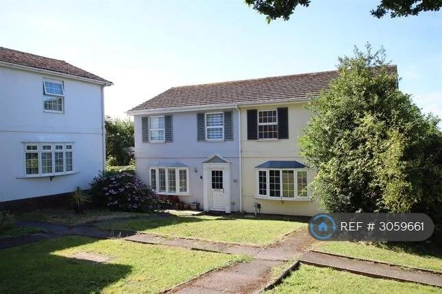 4 bedroom semi-detached house for rent