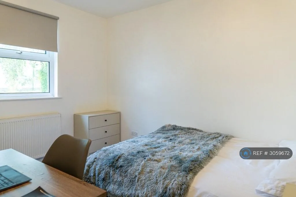 4 bedroom semi-detached house for rent