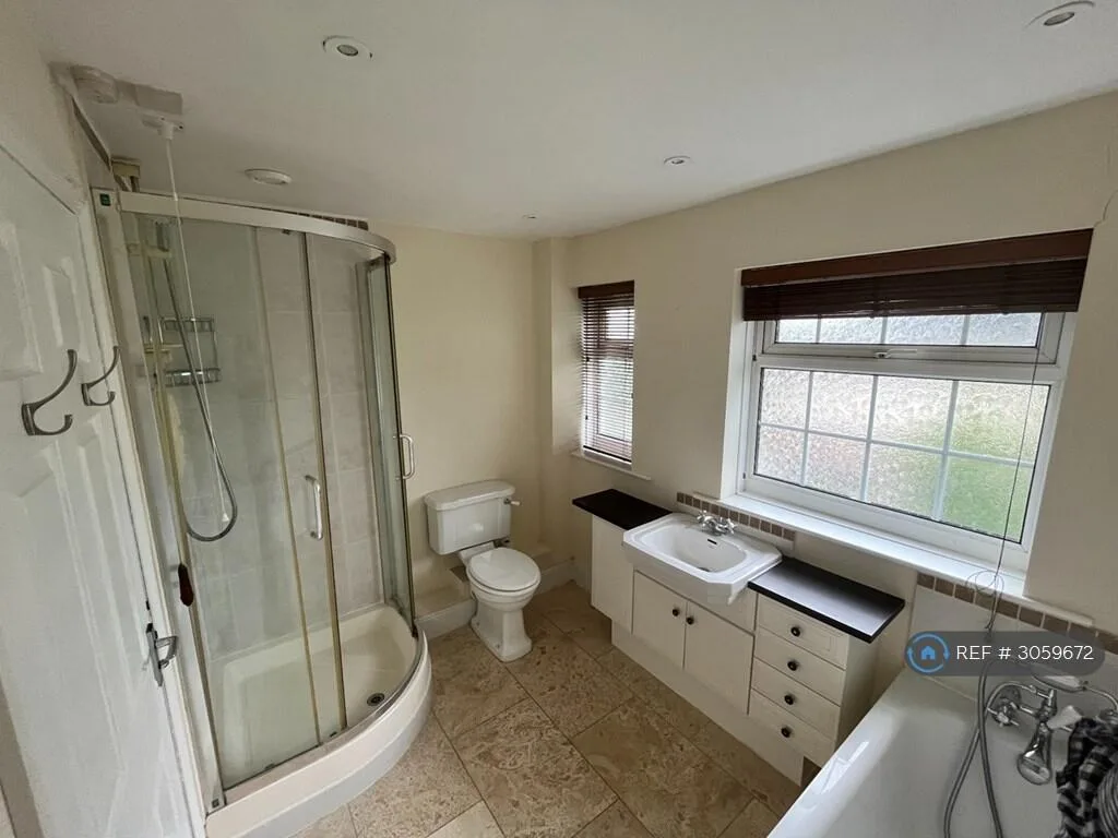 4 bedroom semi-detached house for rent