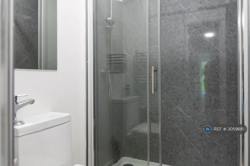 5 bedroom detached house for rent