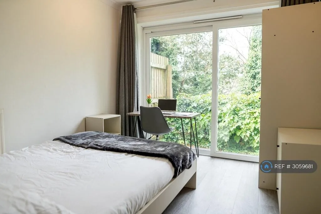 5 bedroom detached house for rent