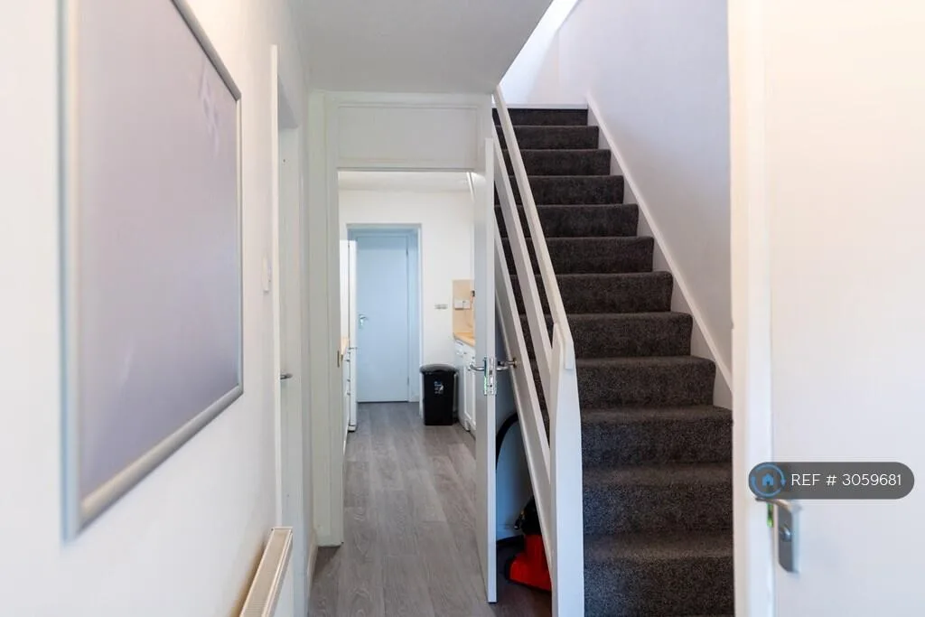 5 bedroom detached house for rent