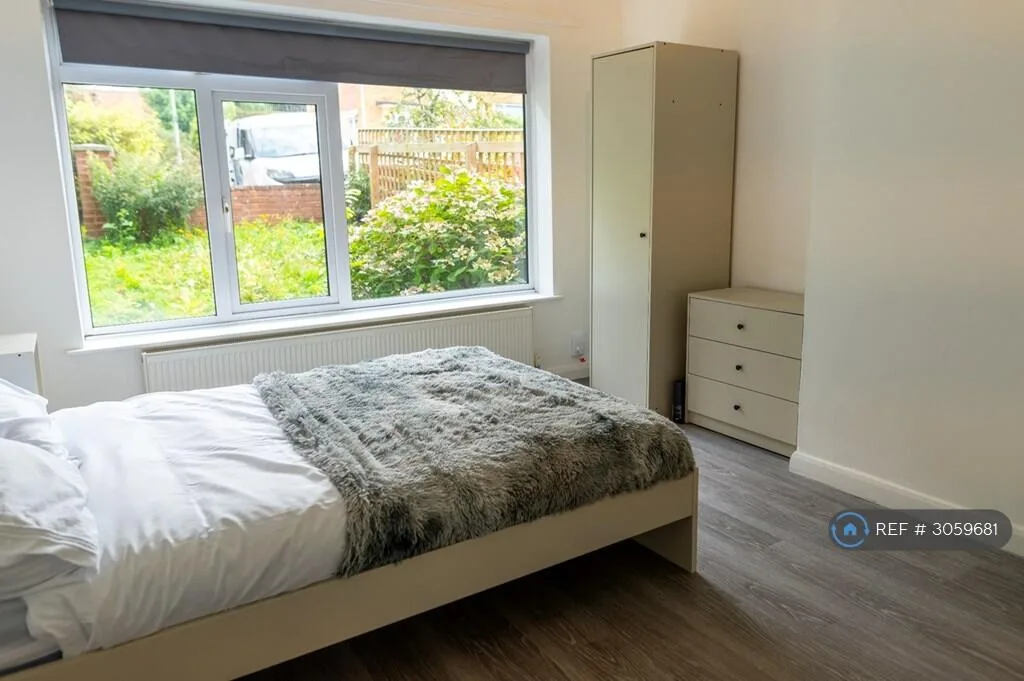 5 bedroom detached house for rent