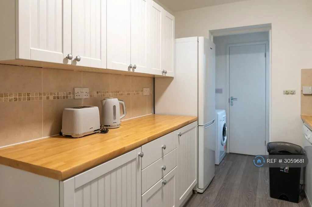 5 bedroom detached house for rent