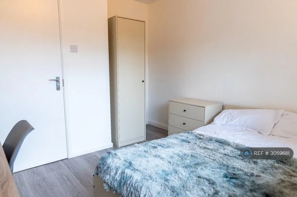 5 bedroom detached house for rent