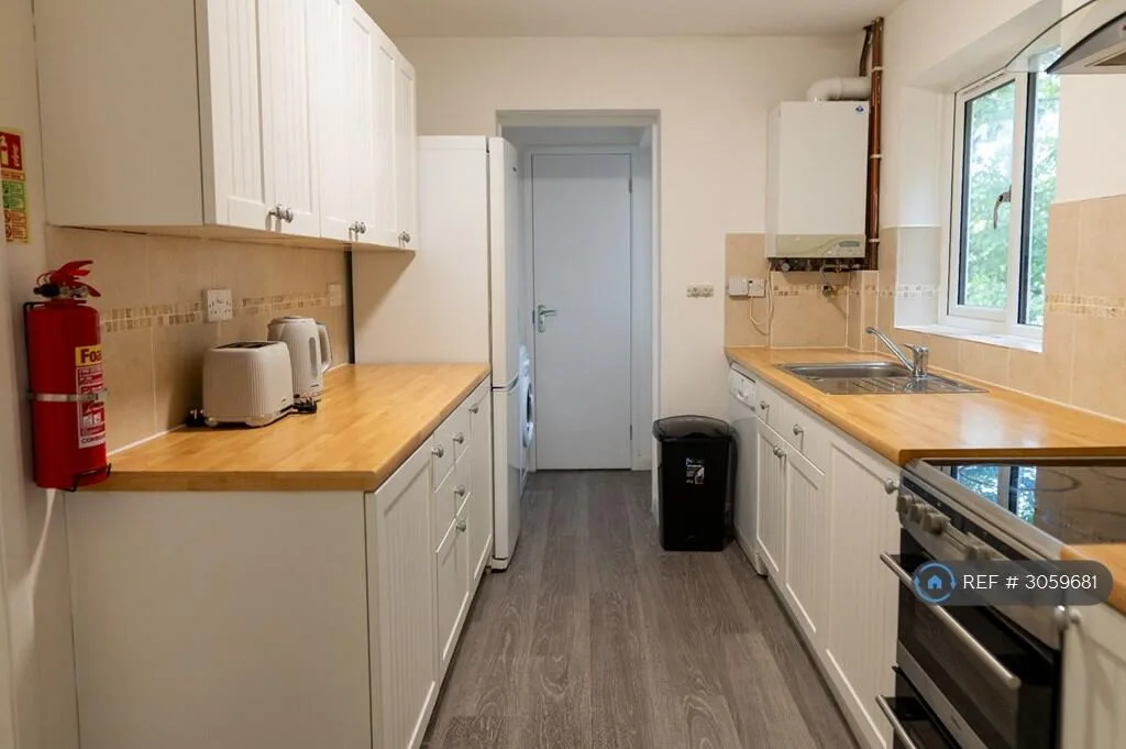 5 bedroom detached house for rent