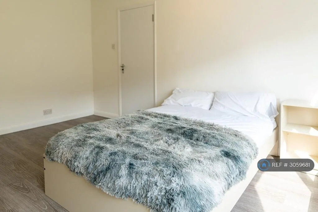 5 bedroom detached house for rent