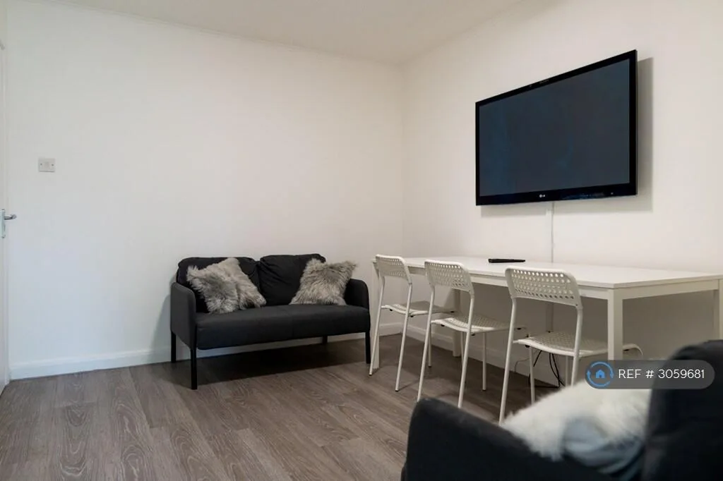 5 bedroom detached house for rent