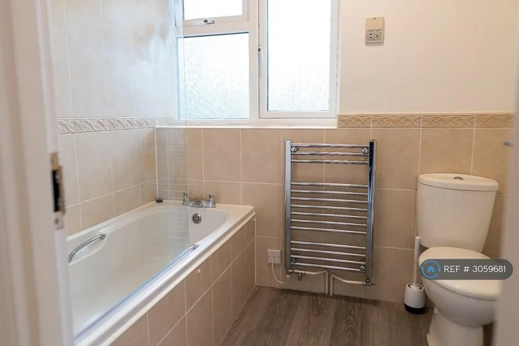 5 bedroom detached house for rent