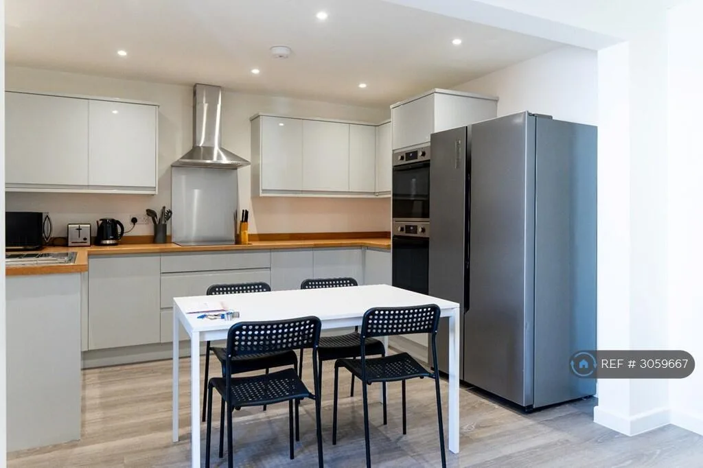 6 bedroom detached house for rent
