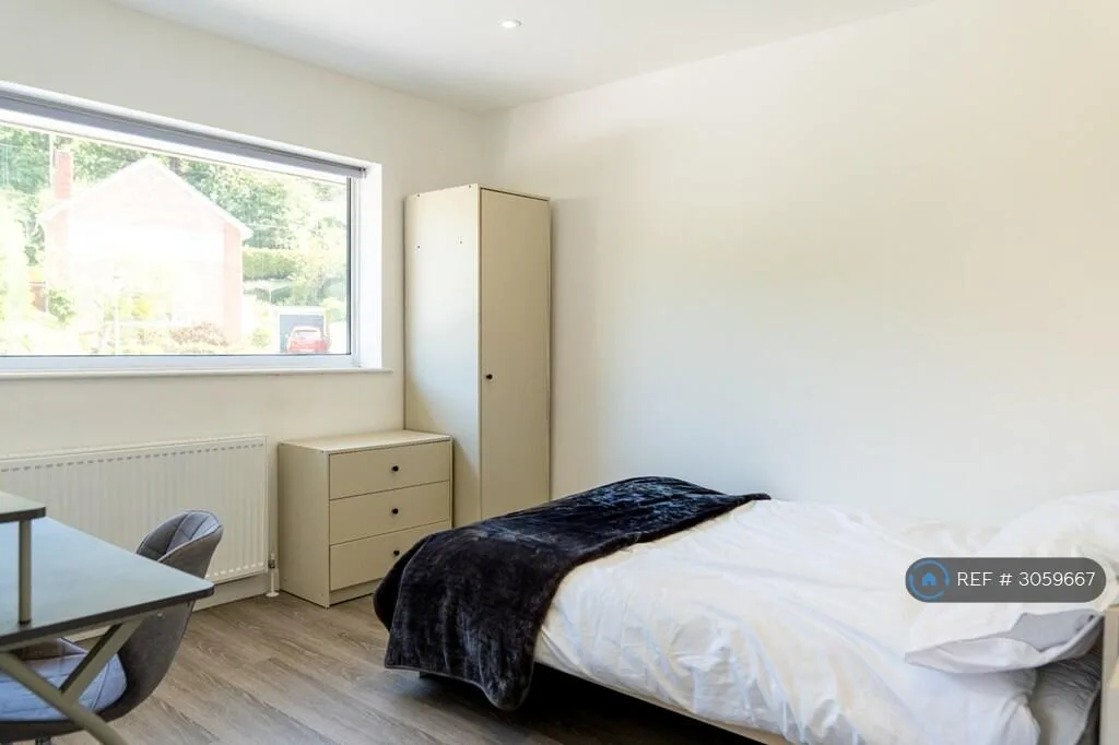 6 bedroom detached house for rent