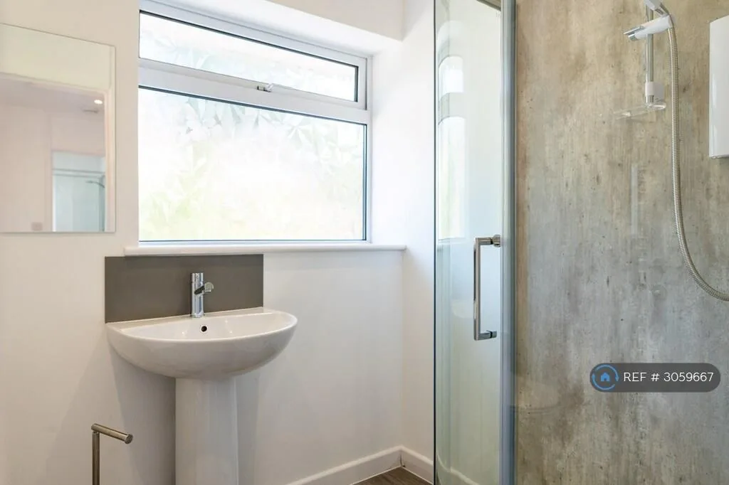 6 bedroom detached house for rent
