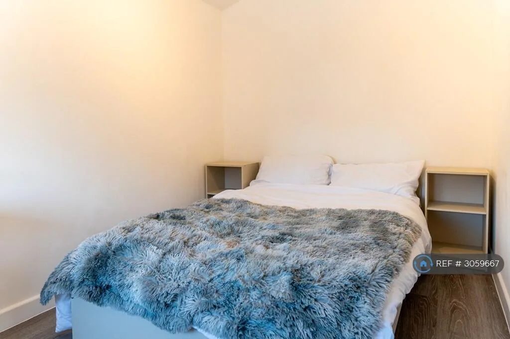 6 bedroom detached house for rent