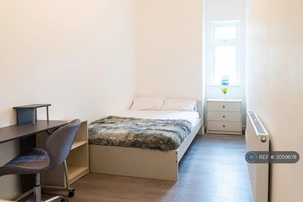 6 bedroom detached house for rent