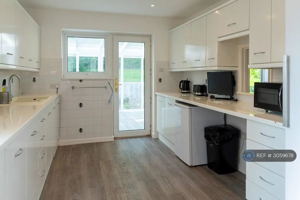 6 bedroom detached house for rent