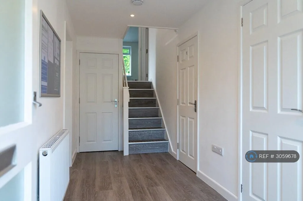 6 bedroom detached house for rent