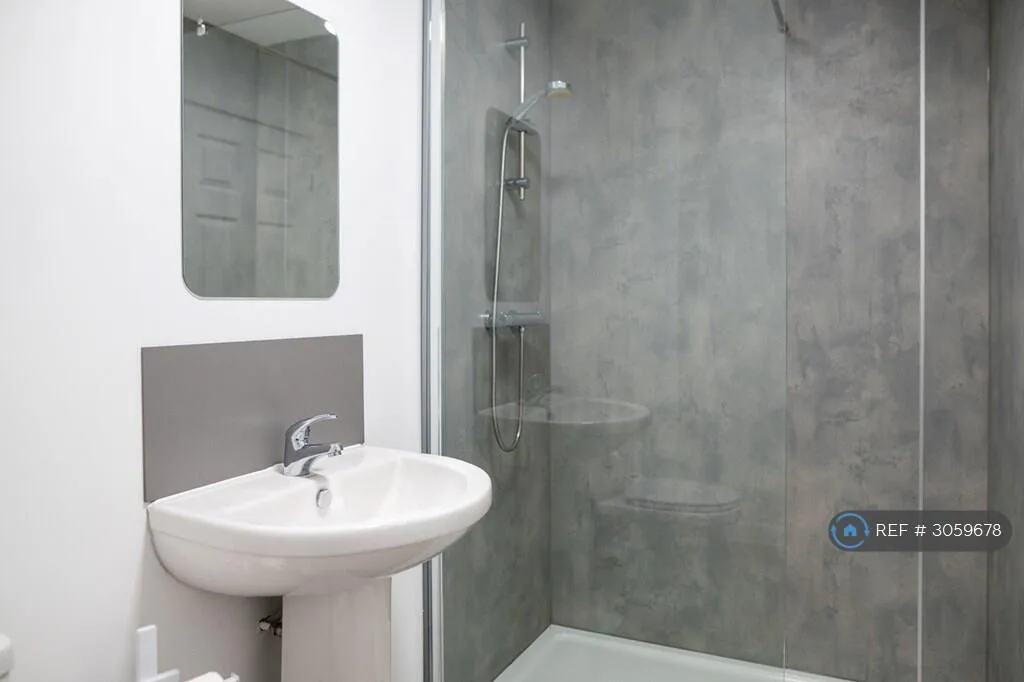 6 bedroom detached house for rent
