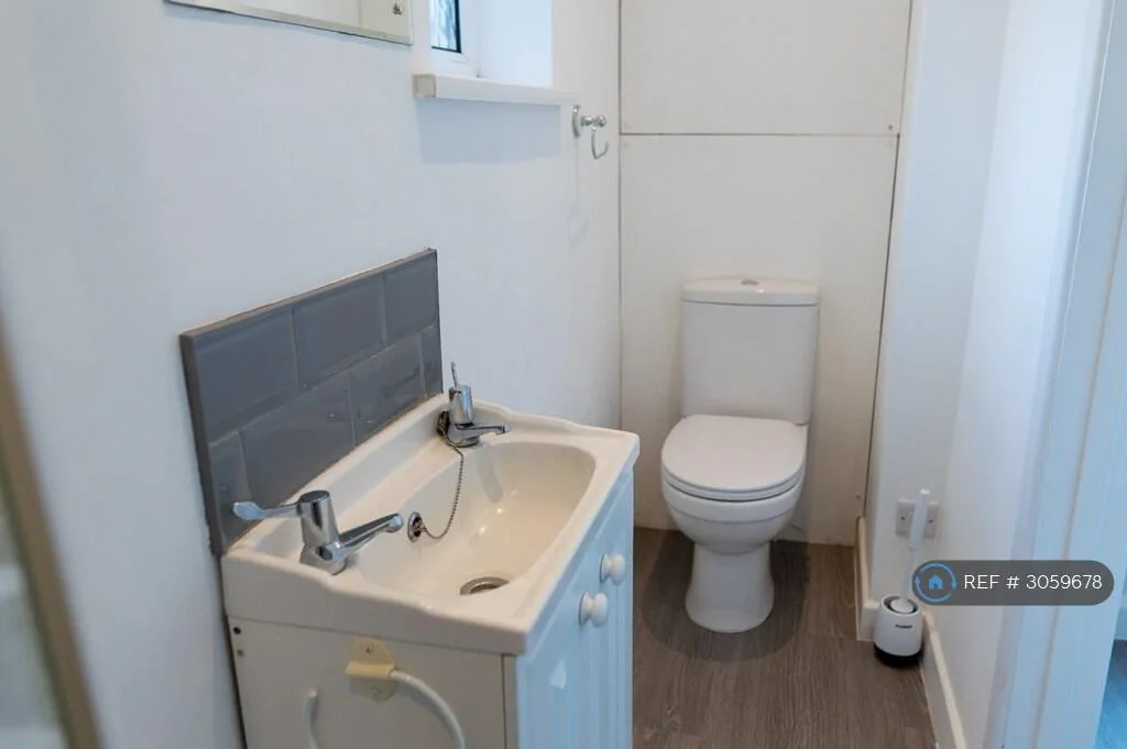 6 bedroom detached house for rent