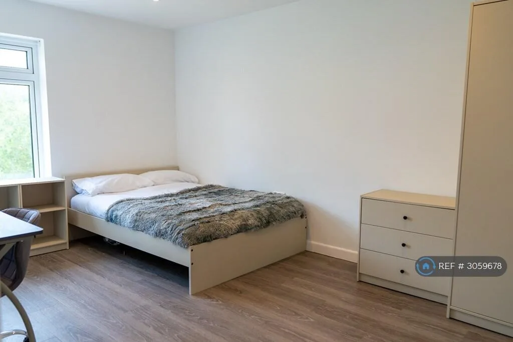 6 bedroom detached house for rent
