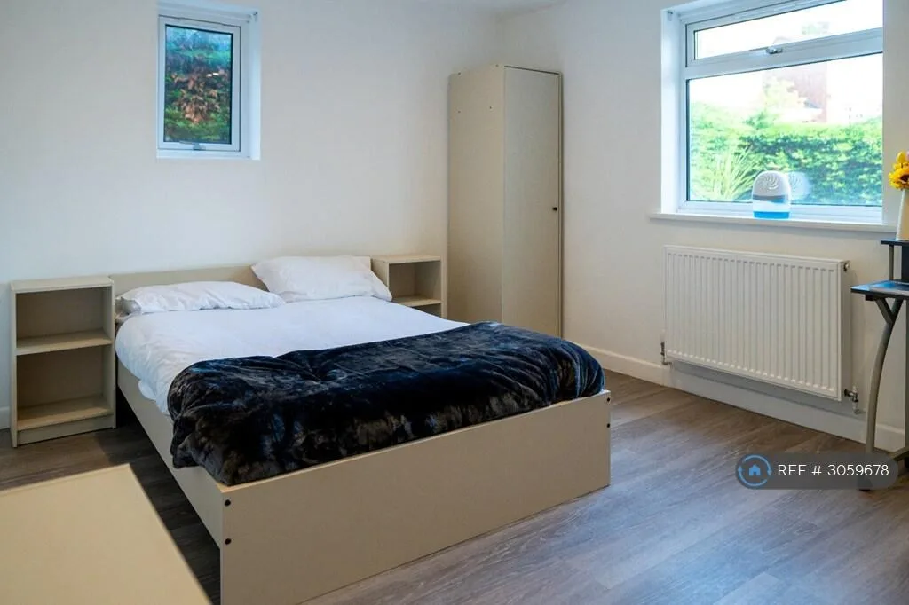 6 bedroom detached house for rent