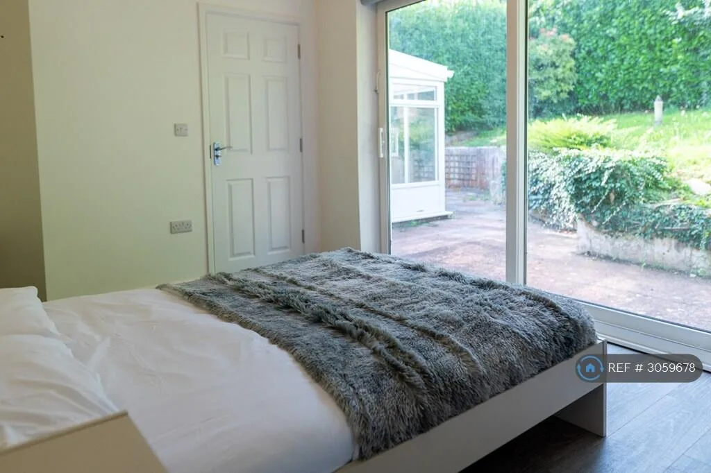 6 bedroom detached house for rent