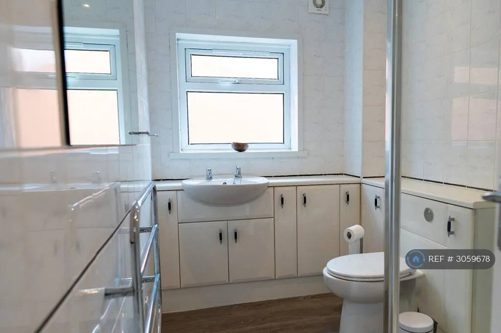 6 bedroom detached house for rent