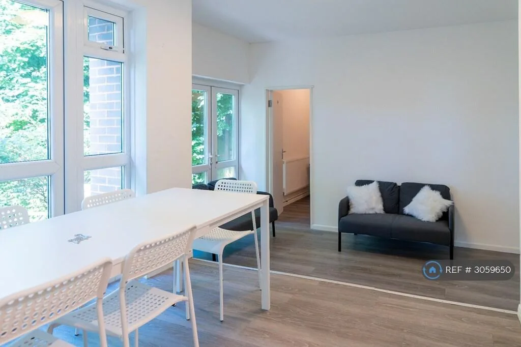 6 bedroom detached house for rent
