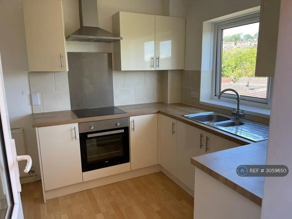 6 bedroom detached house for rent
