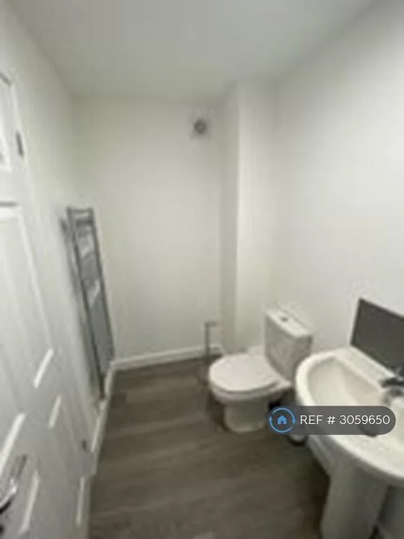 6 bedroom detached house for rent