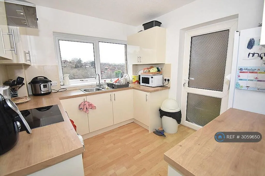 6 bedroom detached house for rent