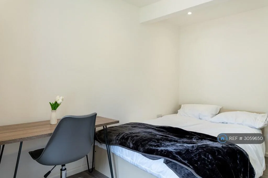 6 bedroom detached house for rent