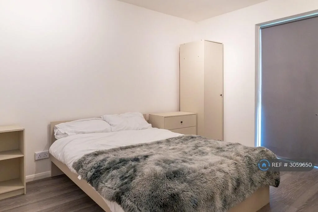 6 bedroom detached house for rent