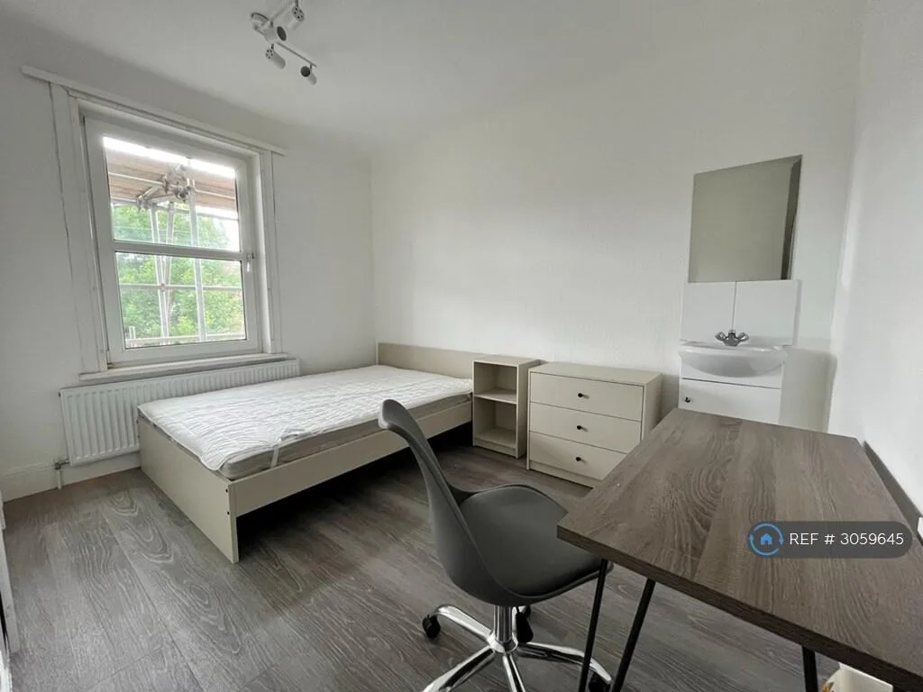 6 bedroom terraced house for rent