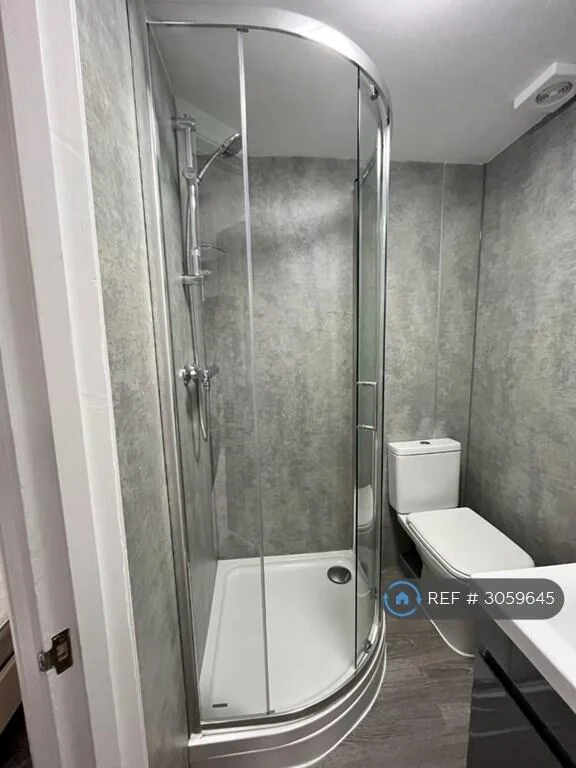 6 bedroom terraced house for rent