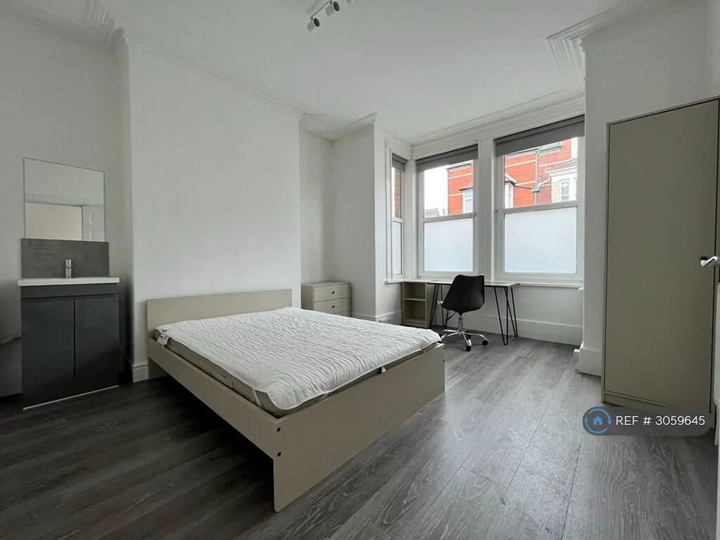 6 bedroom terraced house for rent