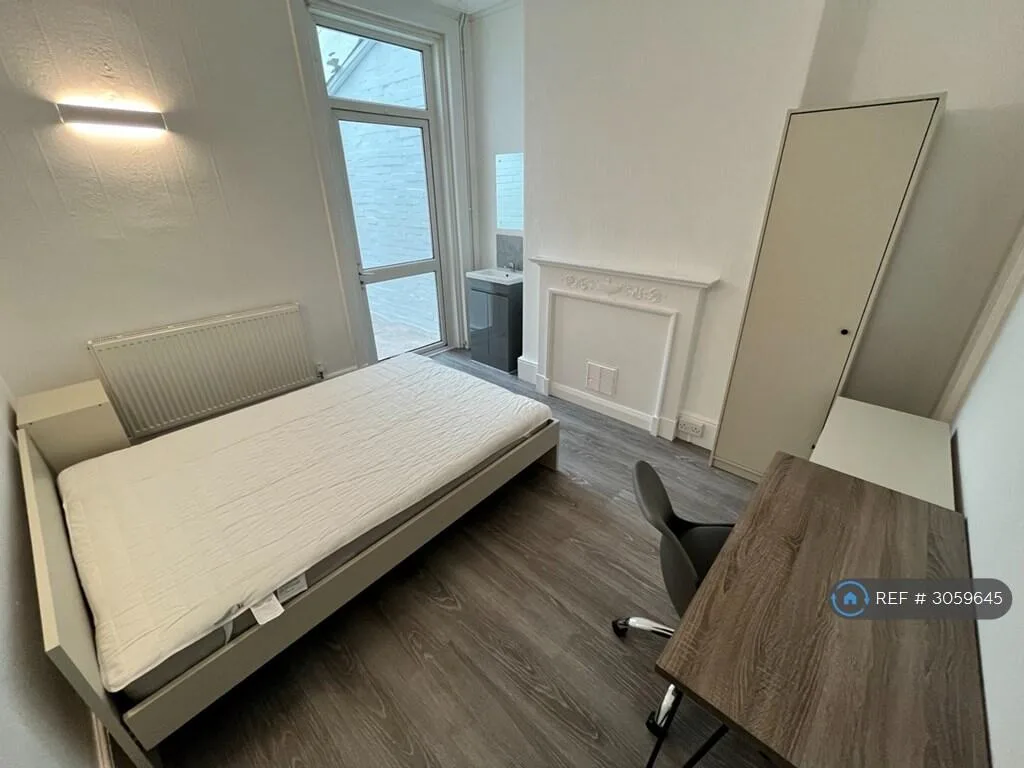 6 bedroom terraced house for rent