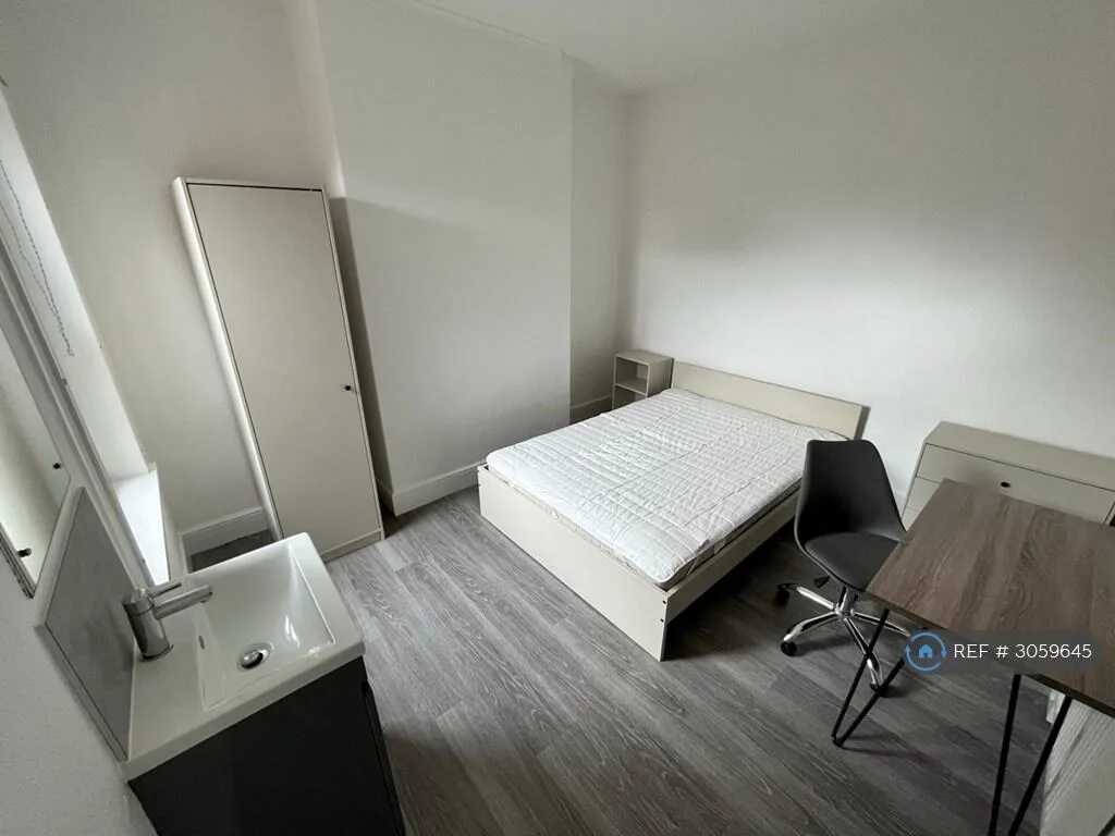 6 bedroom terraced house for rent