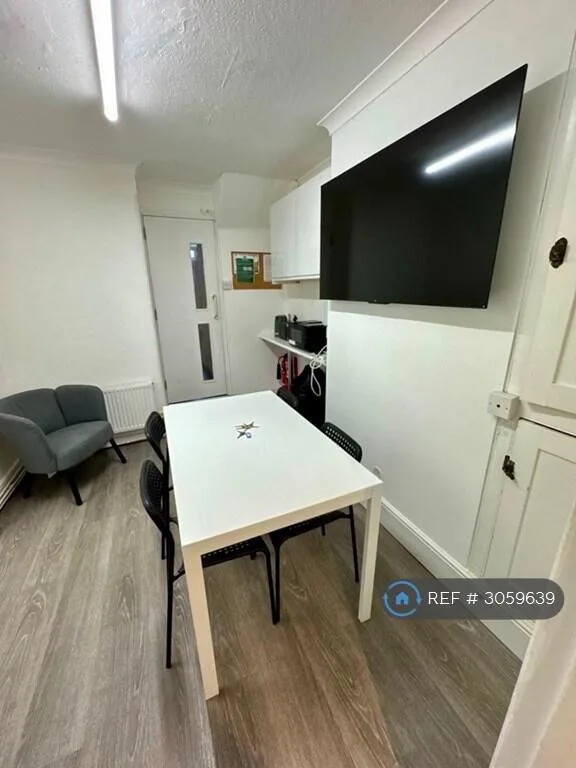 6 bedroom terraced house for rent