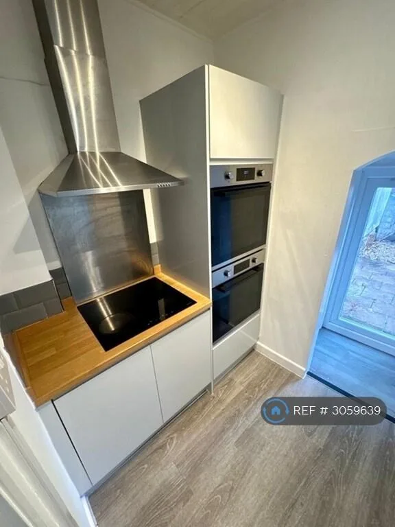 6 bedroom terraced house for rent