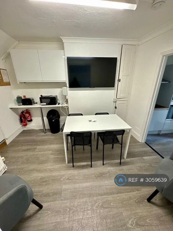 6 bedroom terraced house for rent