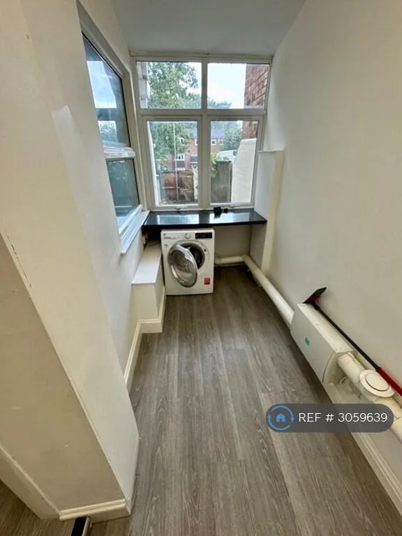 6 bedroom terraced house for rent