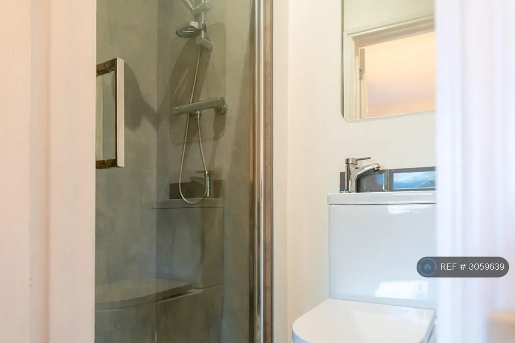 6 bedroom terraced house for rent