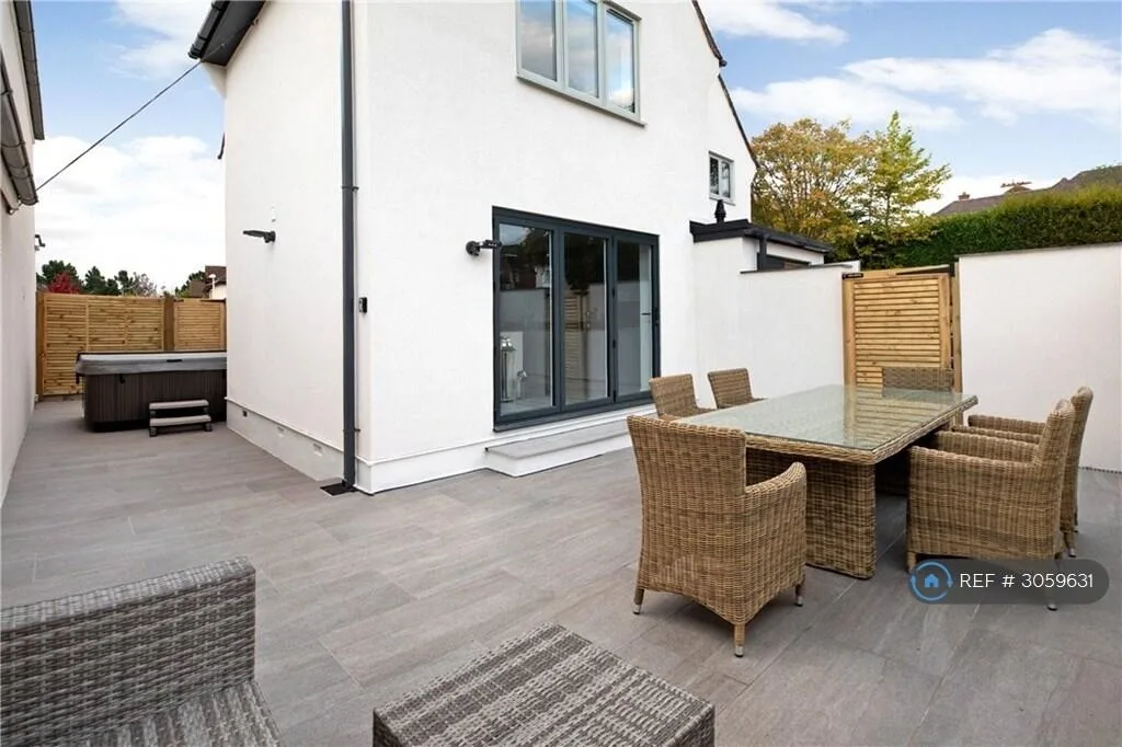 6 bedroom detached house for rent