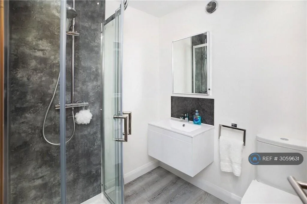 6 bedroom detached house for rent