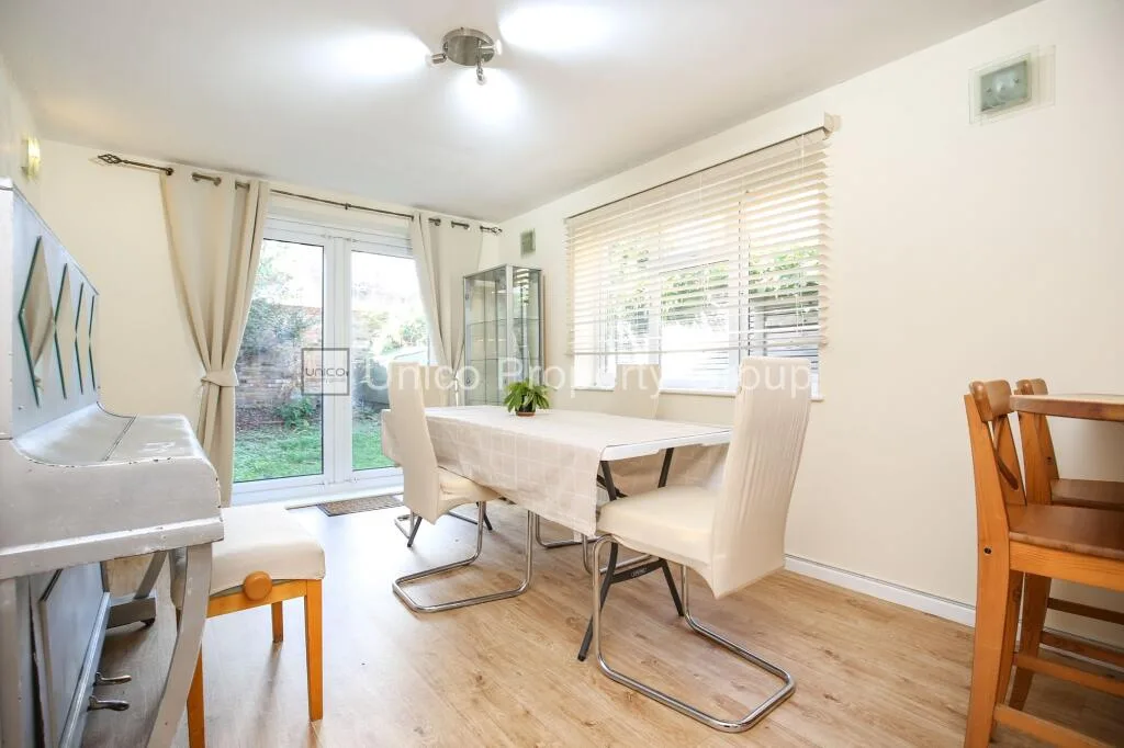 4 bedroom terraced house for rent