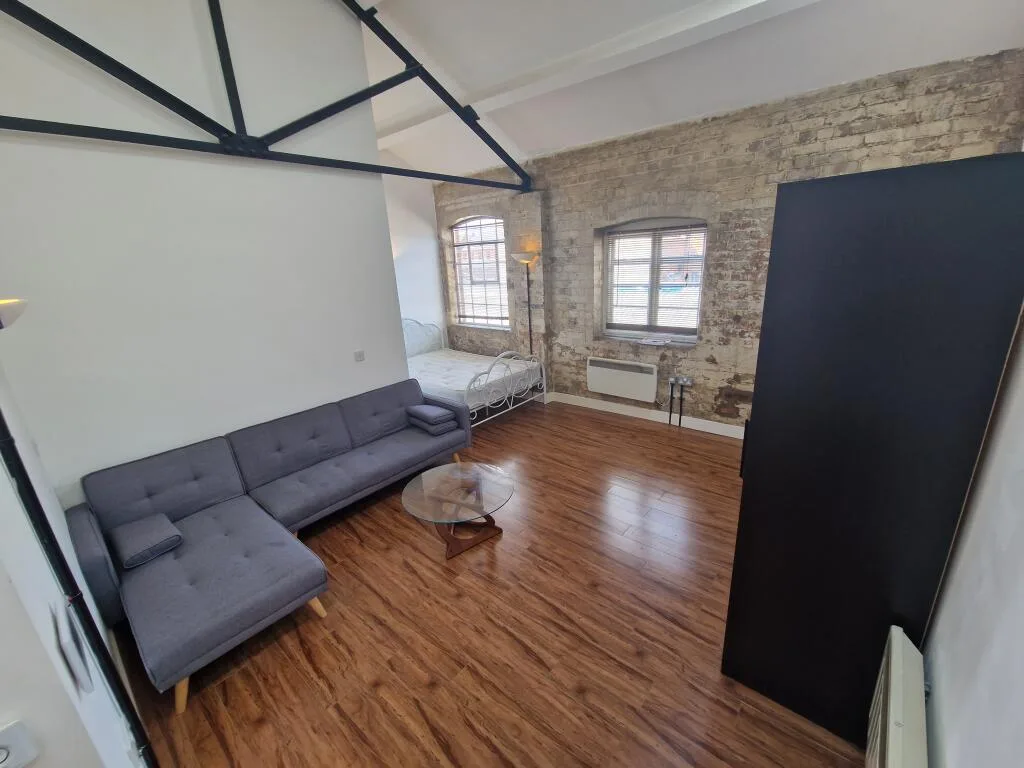 Studio flat for rent