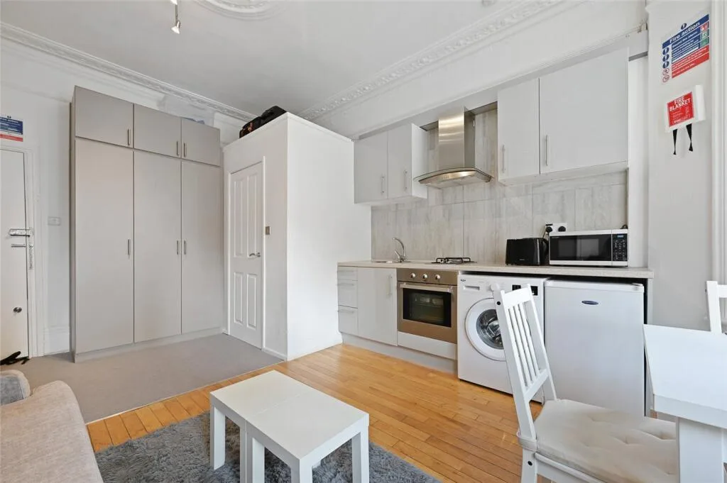 Studio flat for rent