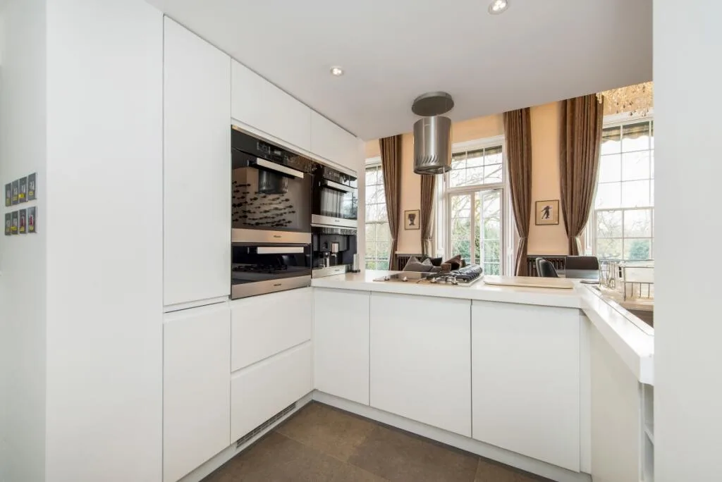 5 bedroom flat for rent