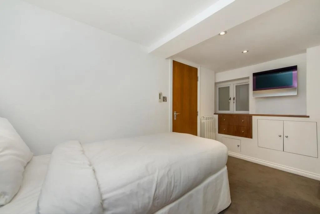 5 bedroom flat for rent