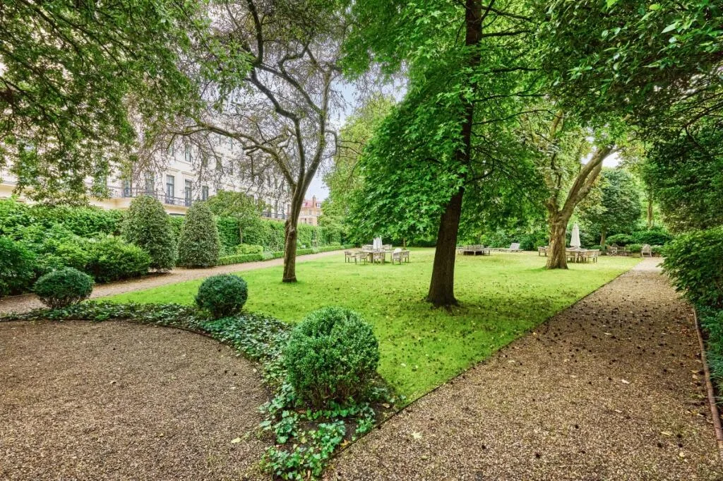 5 bedroom flat for rent